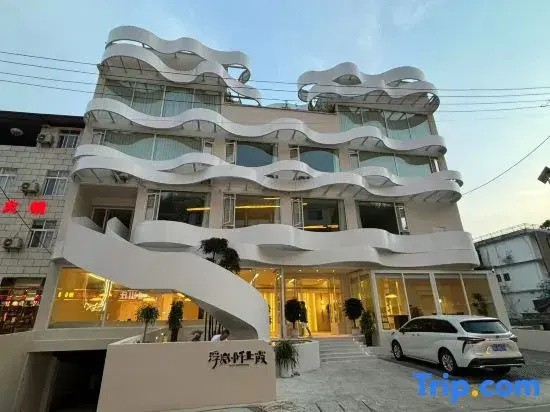 Floating Clouds • Qian Shan Xie Hotel