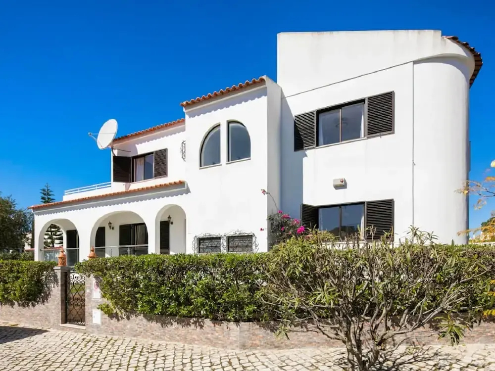 Spacious Holiday Home in Vilamoura With Private Pool