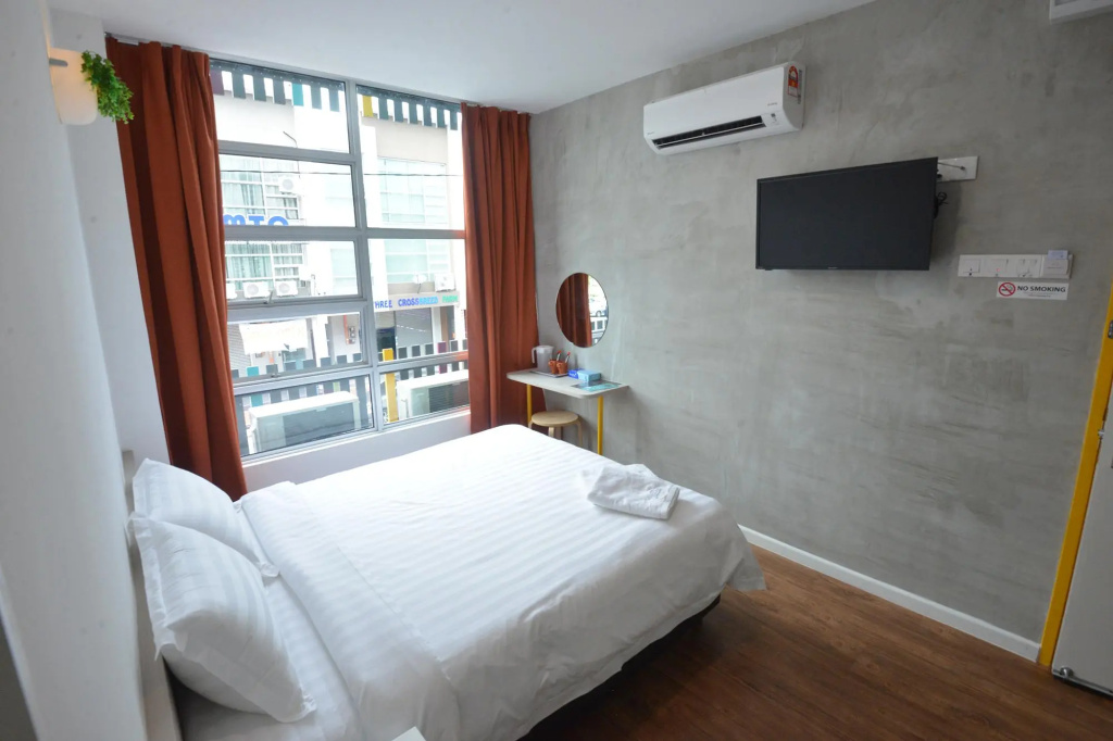 Deluxe Double room (full double bed)