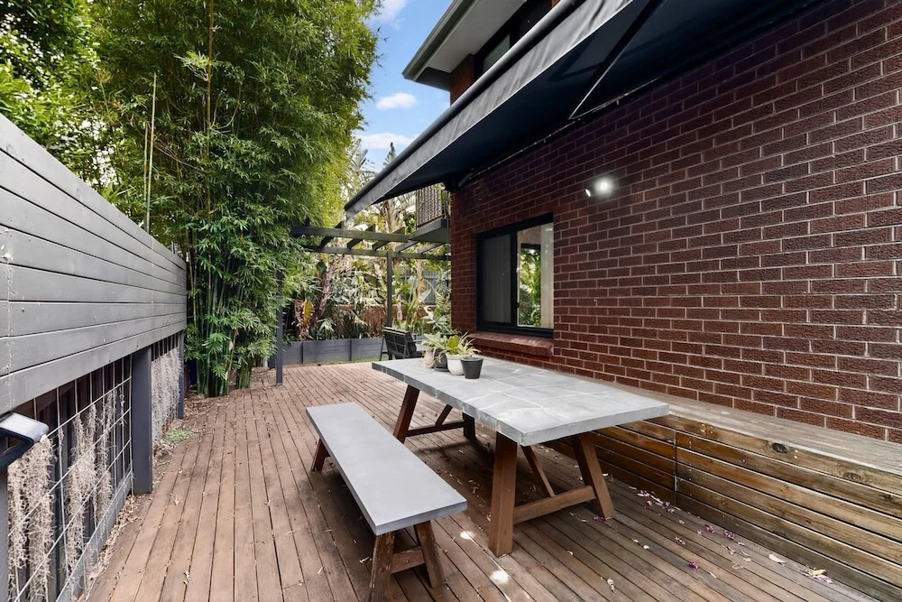 Sunlit 3-bed Coastal Stay With Private Deck