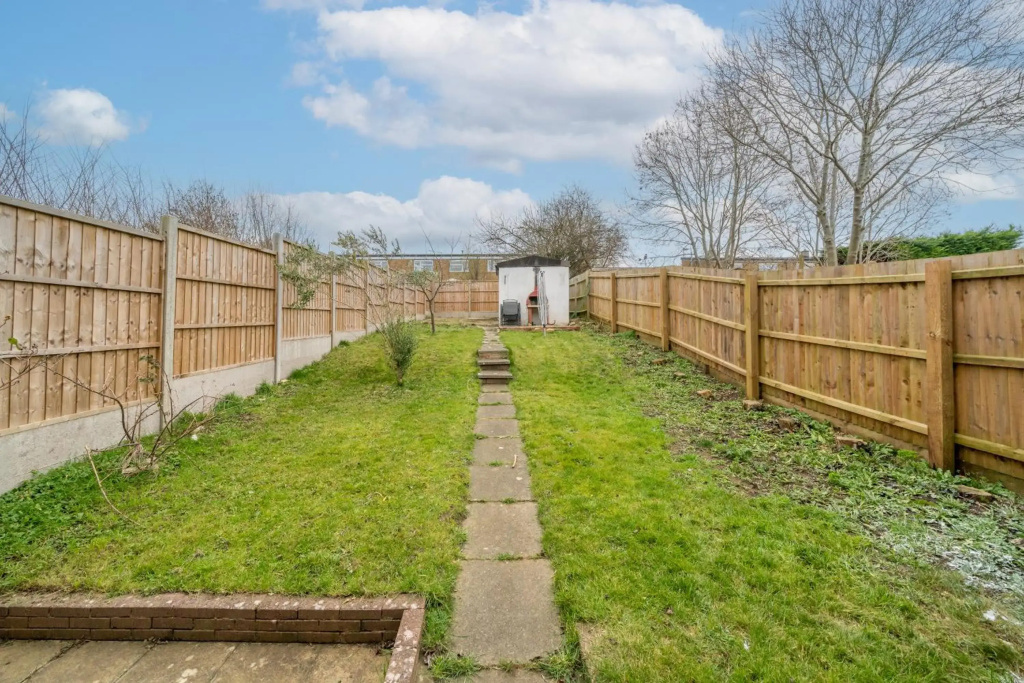 Entire House 3-Bed in Stevenage Hertfordshire With Parking & Garden