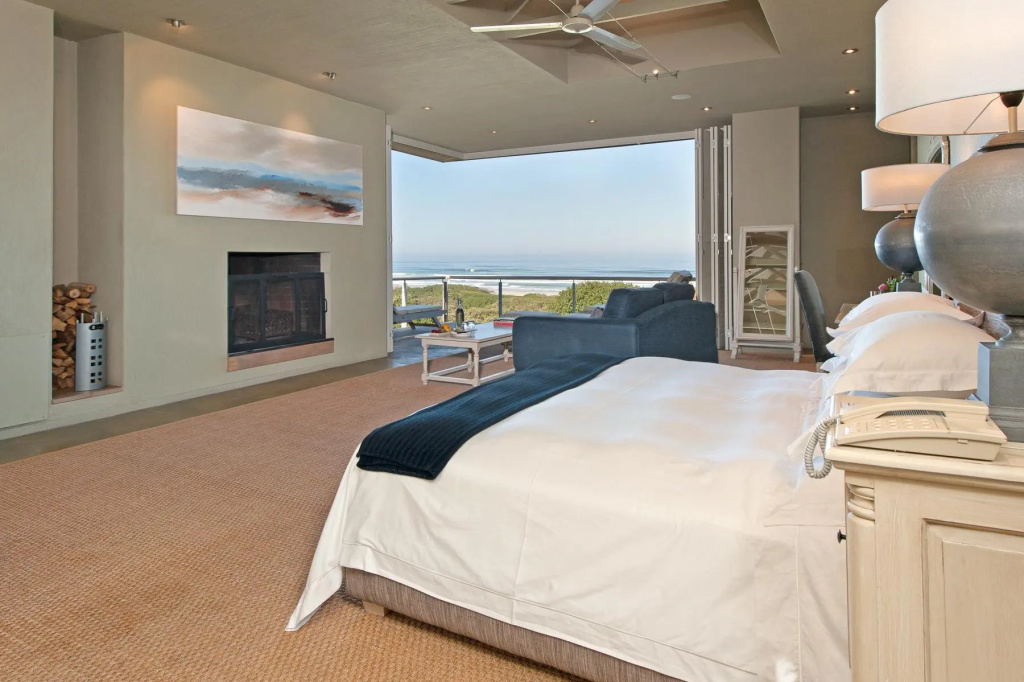 Luxury Double Suite full double bed