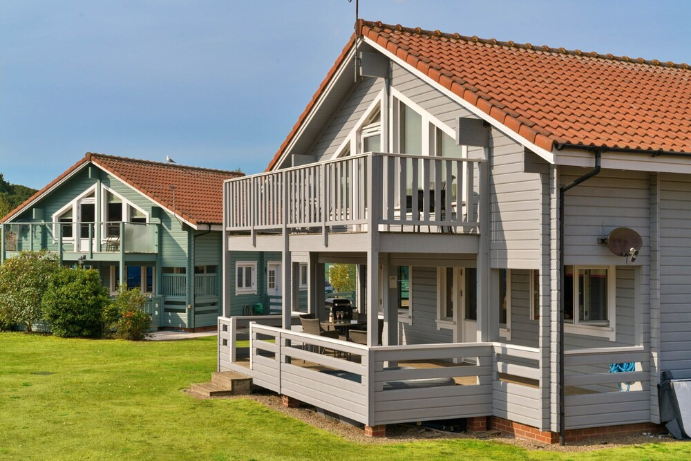 Lodge in Caldecott Hall With Private Hot Tub