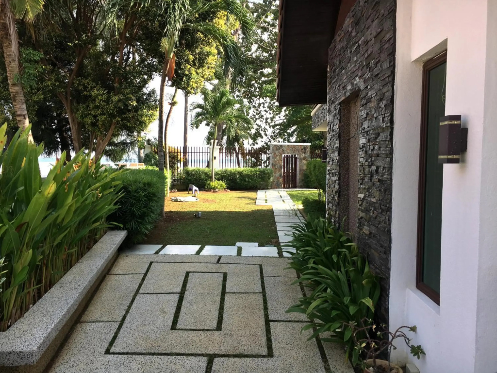 12Haven - Stunning Seaside Luxury Villa PortDickson