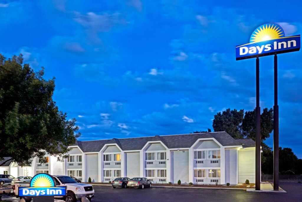 BridgePointe Inn & Suites by BPhotels, Council Bluffs, Omaha Area image