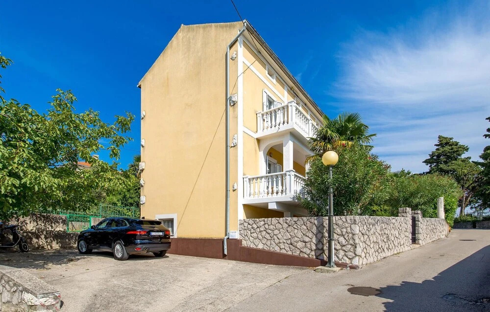 Beautiful Apartment in Omisalj With 1 Bedrooms and Wifi