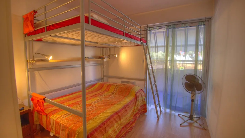 Large T2 3 étoiles 750m Palais PKG