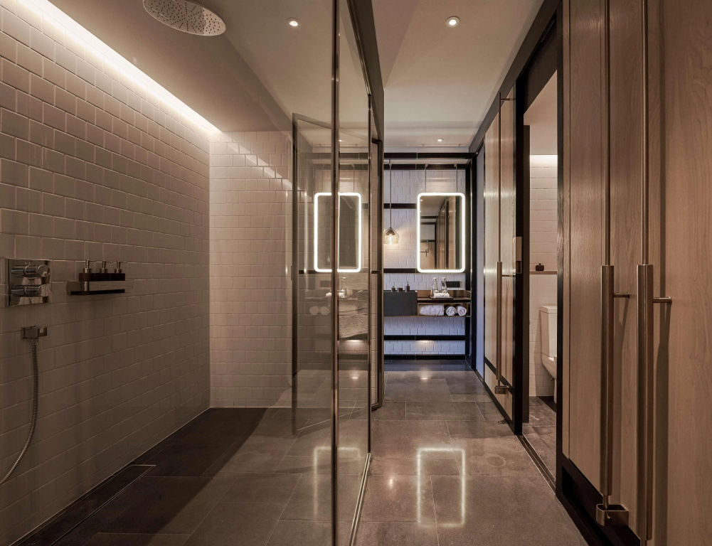 Lobby & Reception
