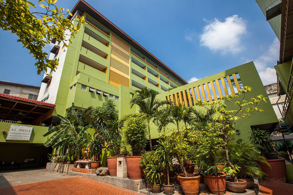 Aiya Residence & Sport Club BTS Budget Hotel