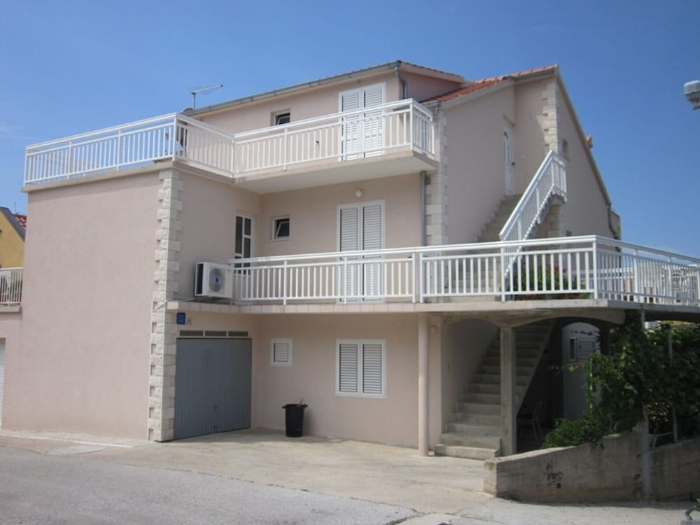 Apartments and Room Dar