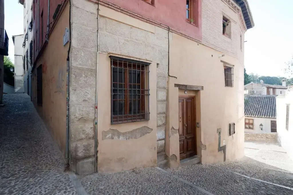 Charming, spacious Albayzin apartment