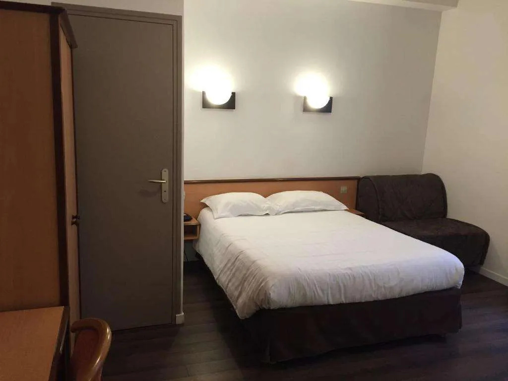 Отель Hotel Liège Strasbourg в Париже