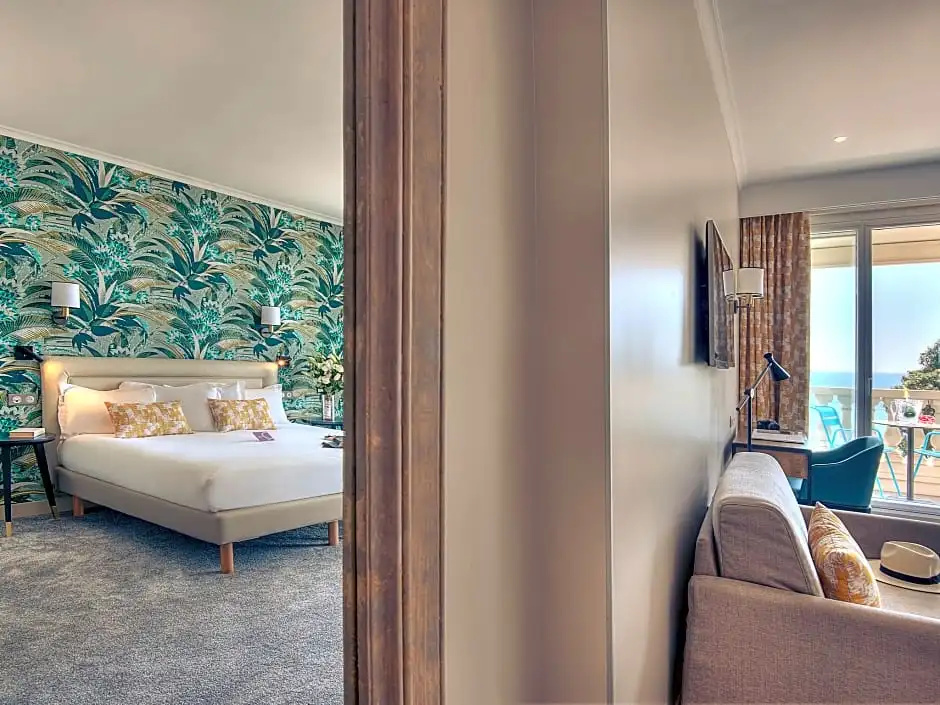 Deluxe Double room with balcony and oceanfront (full double bed)
