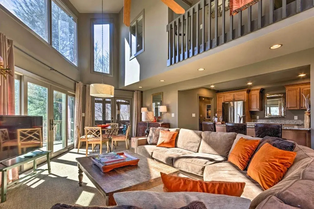 Luxe Rumbling Bald Home w/ Deck & Mountain View