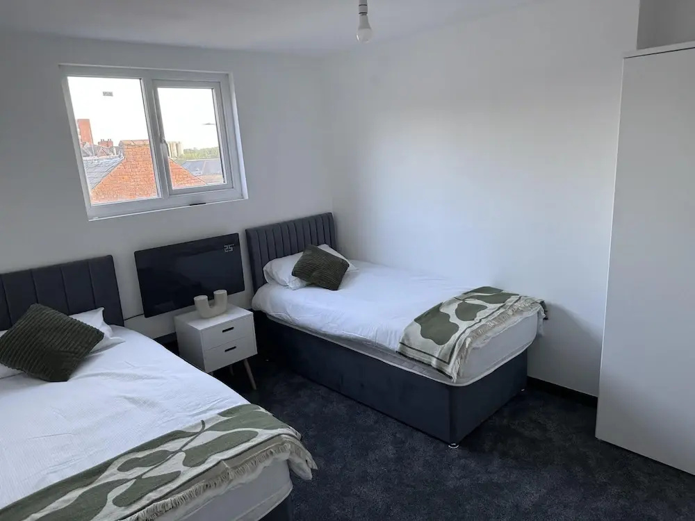 City Apartment Sleeps 5 With Parking