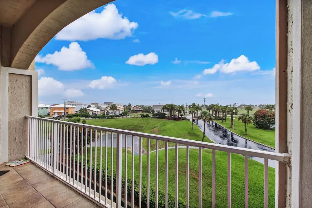 1 Block From the Beach, Next to Ft Clinch State Park and 2 Miles From Historic Centre Street