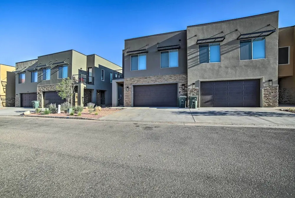 Luxury Moab Vacation Rental w/ Pool Access!