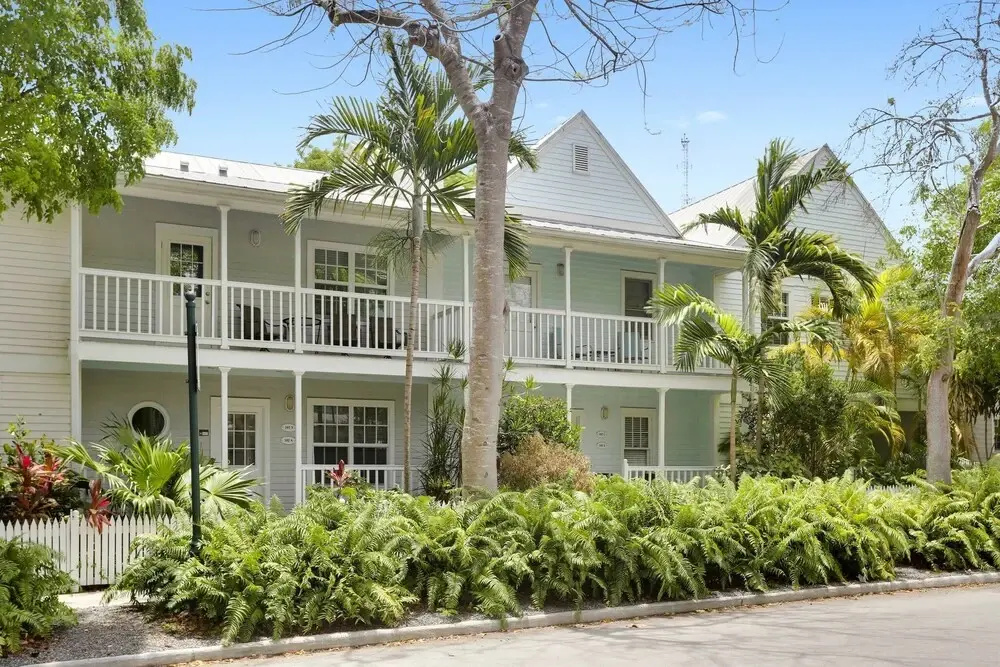 A Barefoot Retreat by AvantStay Great Location w Patio Outdoor Dining and Shared Pool Week Long Stays