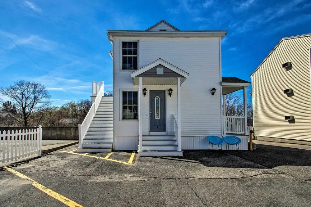 Apt. Walking Distance to OOB Pier & Saco Bay!