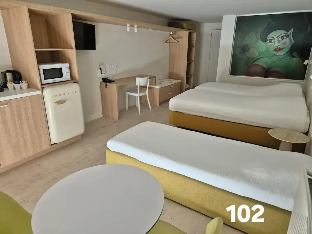 Standard Triple room with balcony