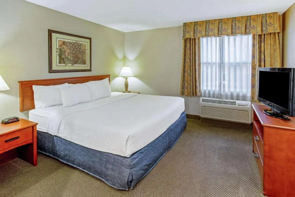 La Quinta Inn & Suites by Wyndham Appleton College Avenue - Chambres