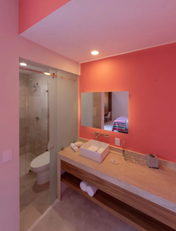 四人房，設有陽台及花園景觀