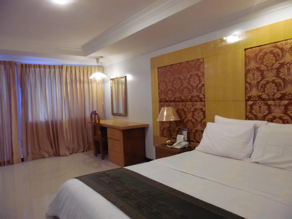 Deluxe Double room (full double bed)