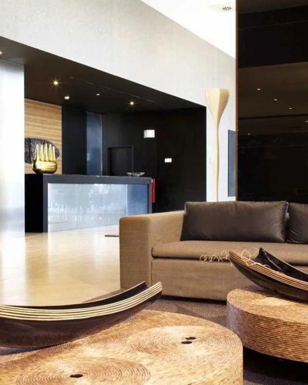 Lobby & Reception