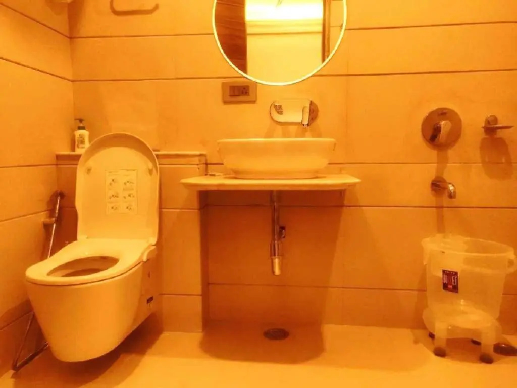 Deluxe Double room (full double bed)