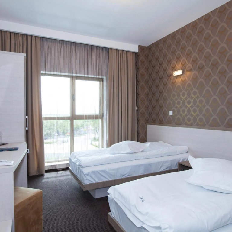 Albert Hotel & Restaurant — 4