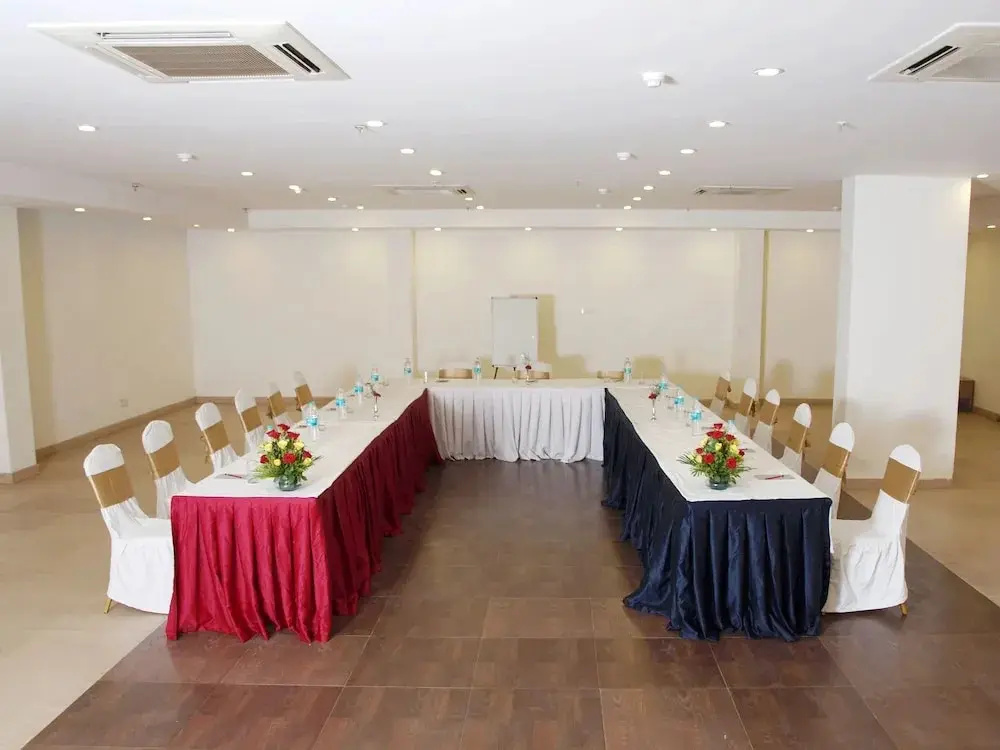 Hotel Bmk Grand By FabHotels - Général