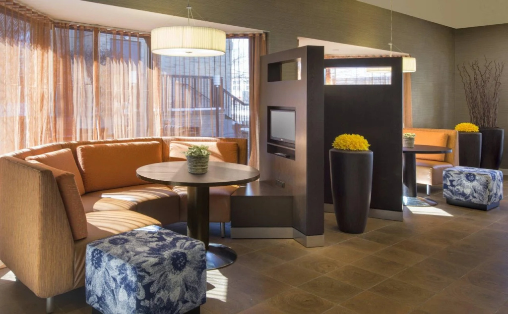 Lobby & Reception
