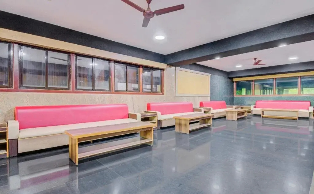OYO 1327 Inchara Hotel