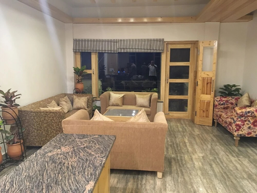 Lobby & Reception