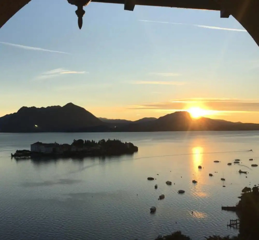Pandora Lake View Stresa