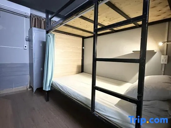 Кровать в общем номере в Alleyway Hostel - Adults Only