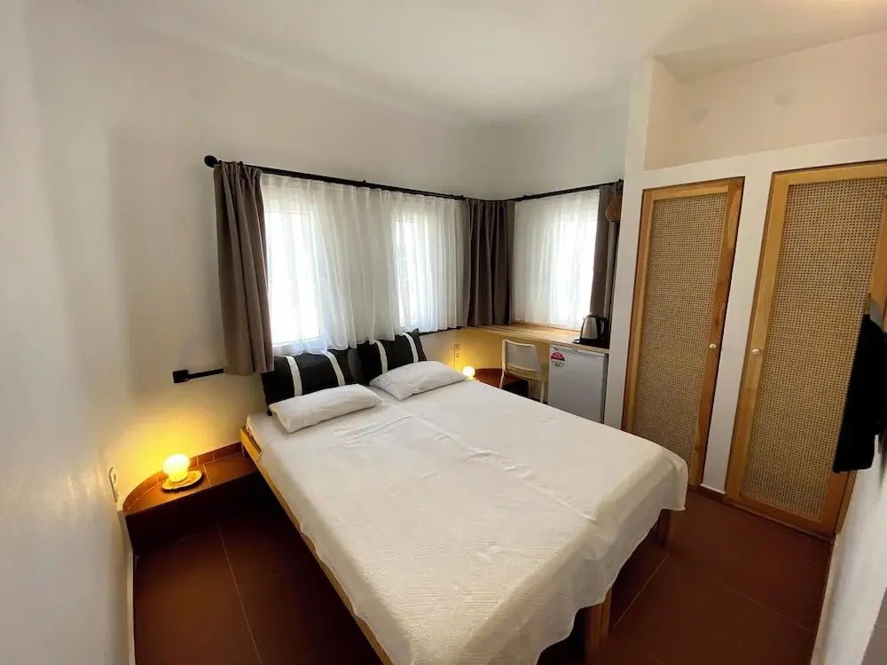 Standard Double room with city view (full double bed)