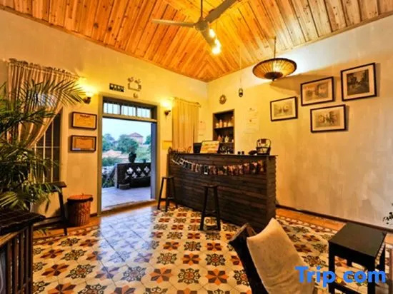 Lobby & Reception