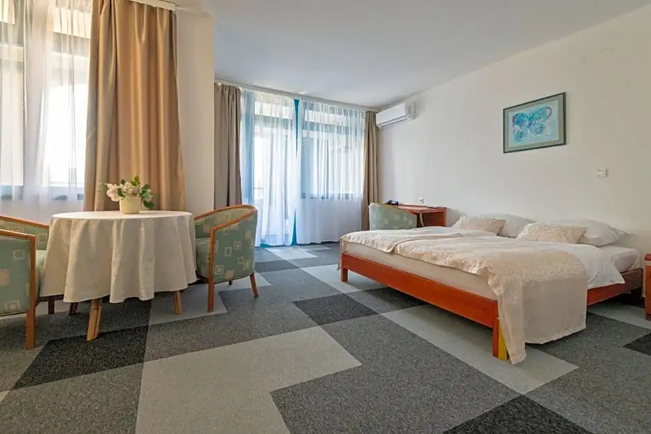 Standard Double room with balcony and with sea view (full double bed)