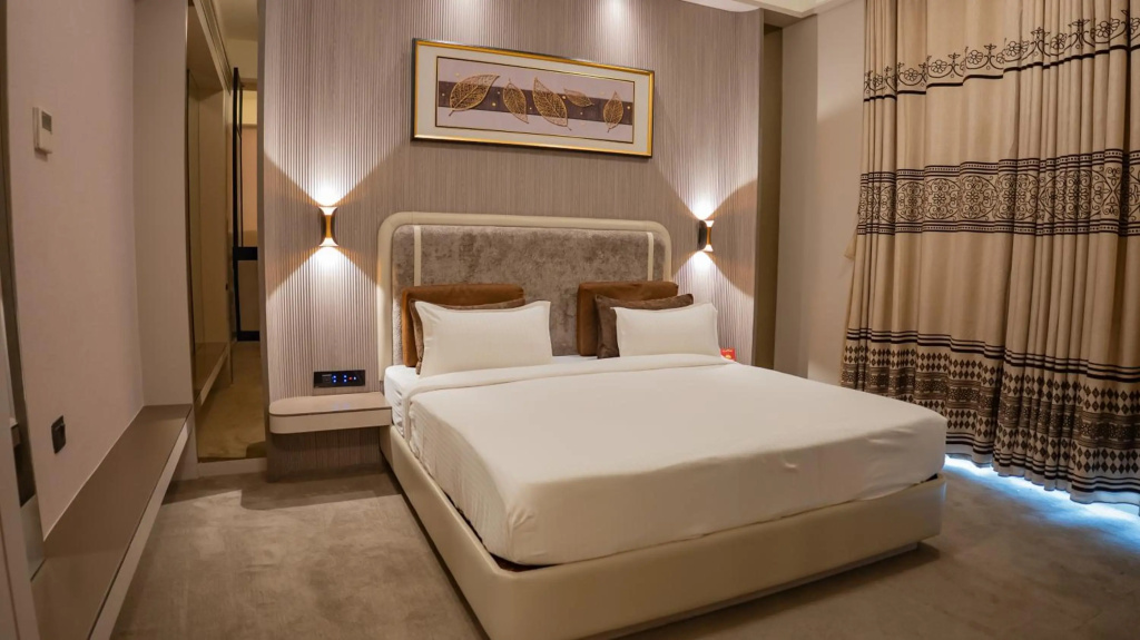 Hotel Sea N Rock in Thane