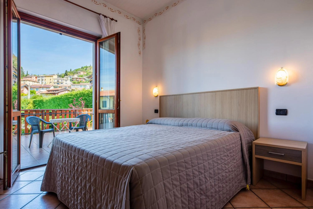 Hotel Romantic — 4