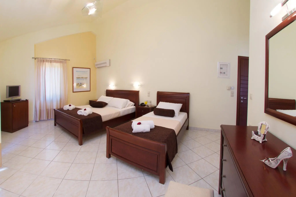 Standard Triple room with sea view