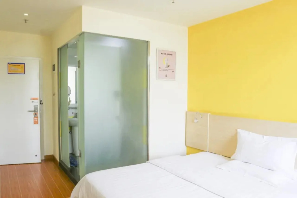 7Days Inn Chain Hotel (Guangzhou Beijing Road Gongyuanqian Subway Station) — фото