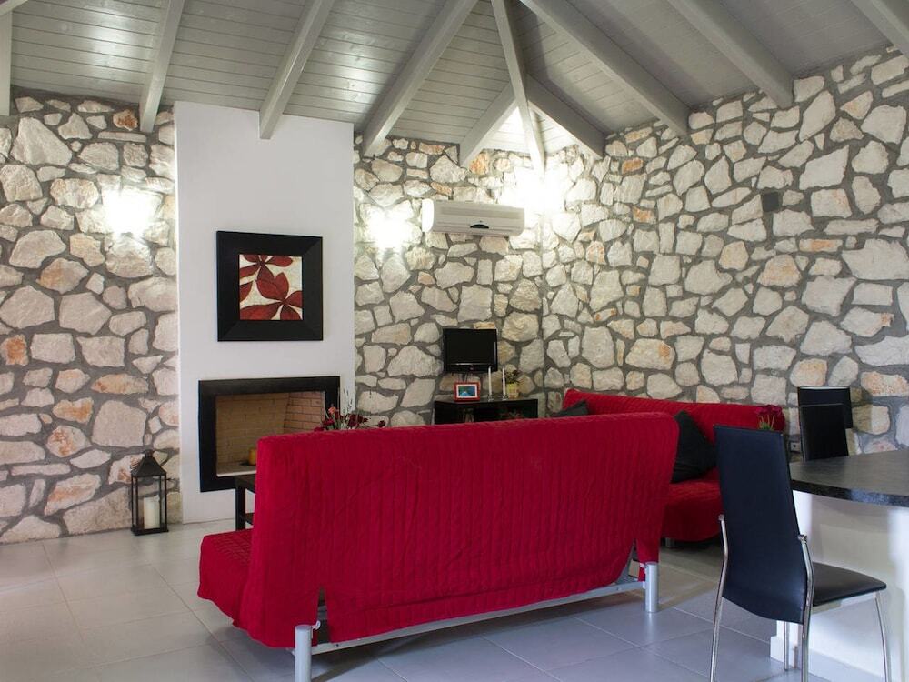 Welcoming Villa near Sea in Agrilia 3 * - pic #3
