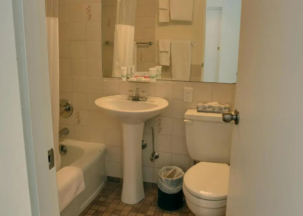Rosellen Suites At Stanley Park - Chambres
