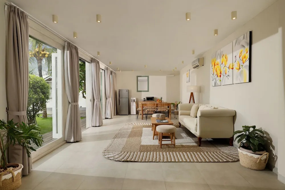 5 Bedrooms Villa with balcony
