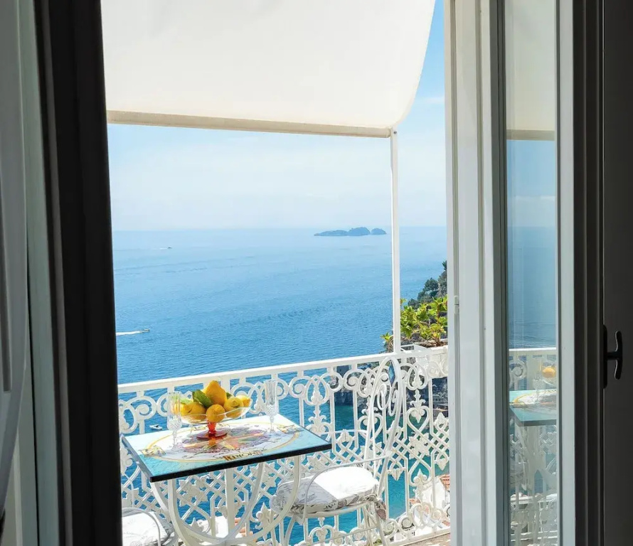 Deluxe room with sea view