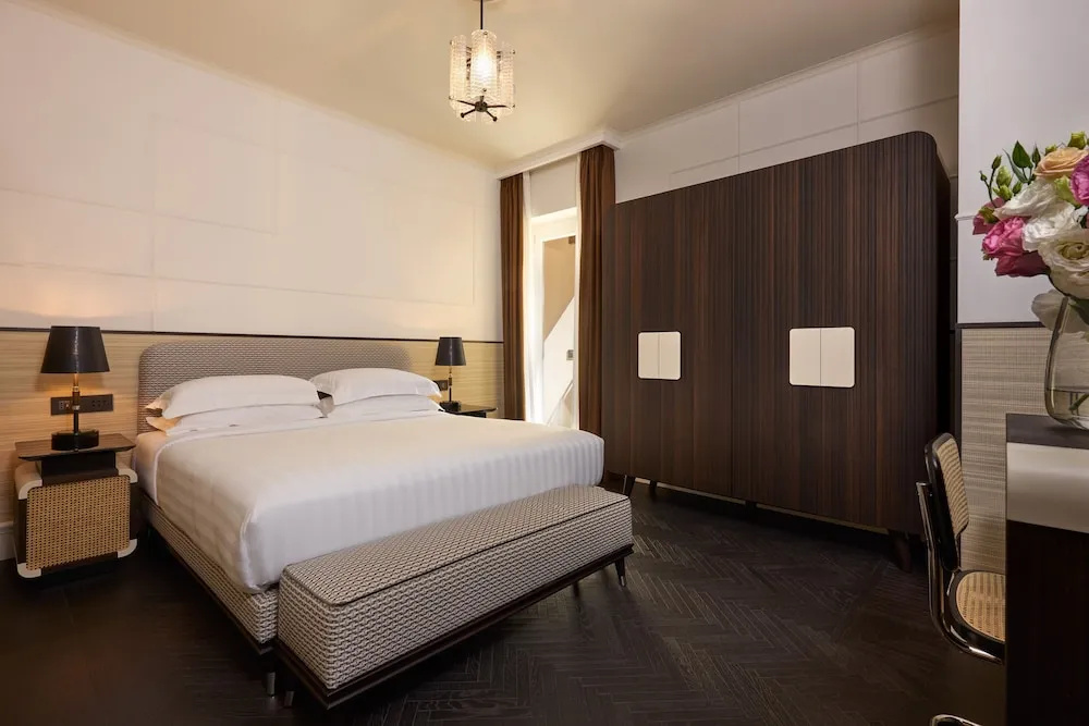 Classic Double room (full double bed)