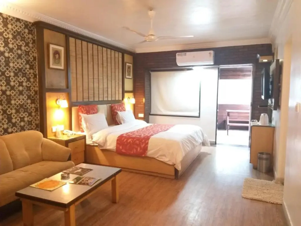 Standard Double room with balcony (full double bed)