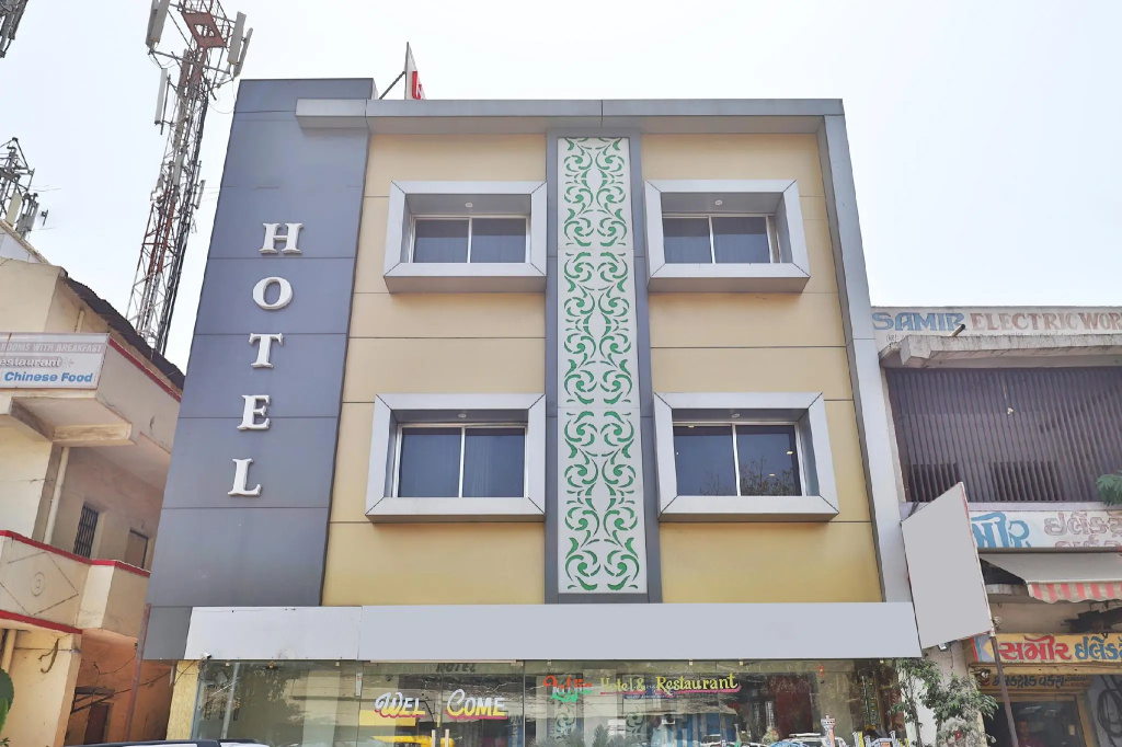 OYO 2466 Laljis Hotel